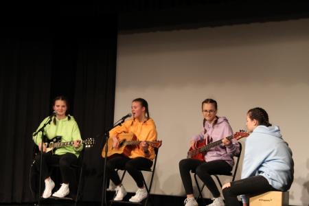 »Mamica je kakor zarja« (48)